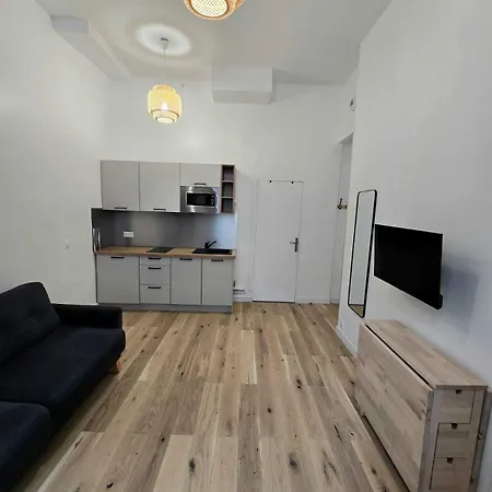 Bonne Nouvelle Apartment *